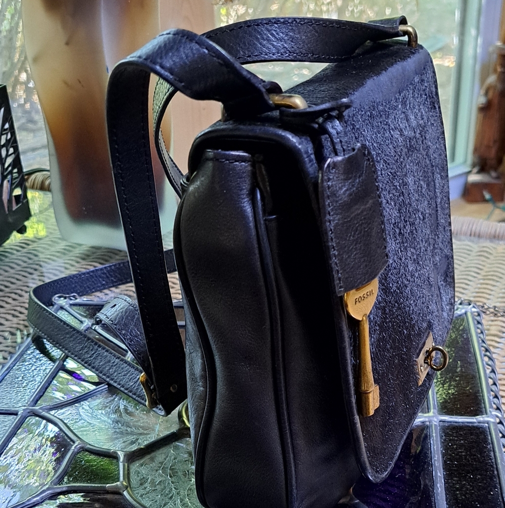 Fossil Vintage Black Leather with Cow Hair Flap Messenger Bag. CLOSET SALE. - Picture 3 of 12